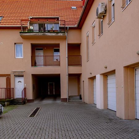 Family Residence Eger Buitenkant foto