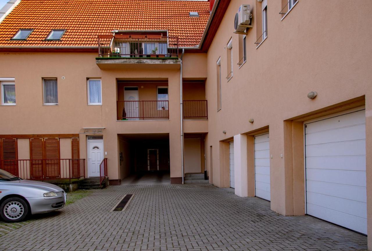 Family Residence Eger Buitenkant foto