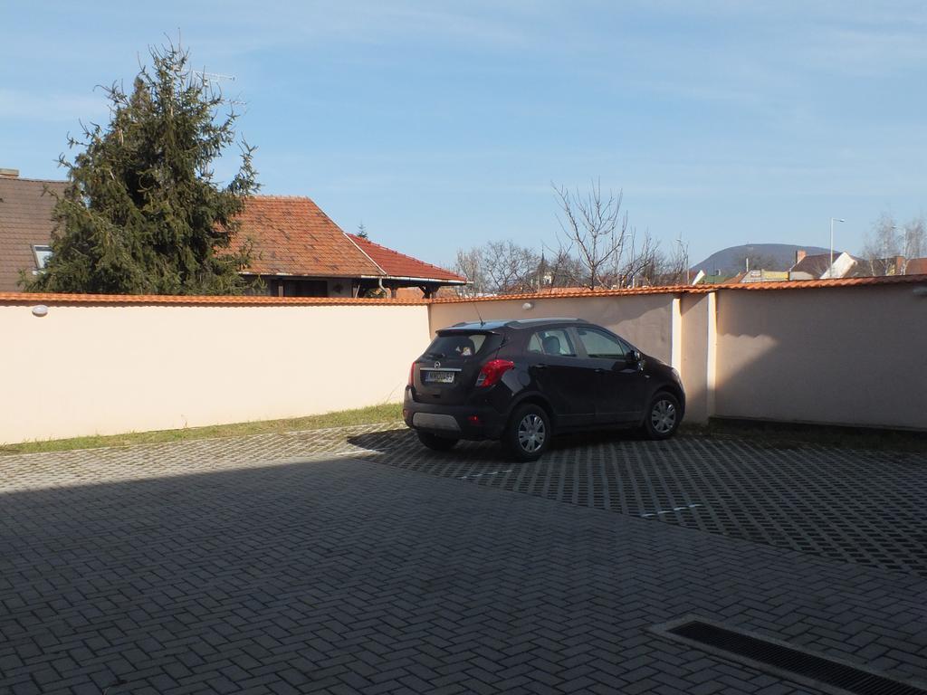 Family Residence Eger Buitenkant foto